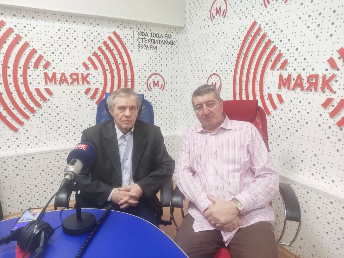    "В рабочий полдень" - 28.04.2025 На "Маяке" состоялась встреча с художником Георгием Абашиным