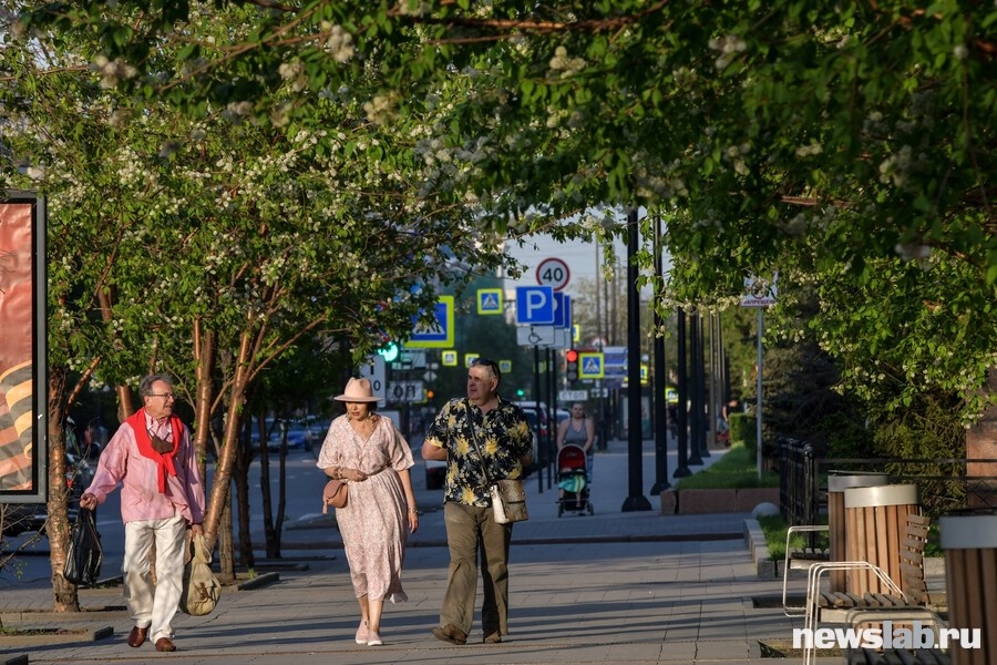 Пойдете гулять? Или, может быть, в театр?
