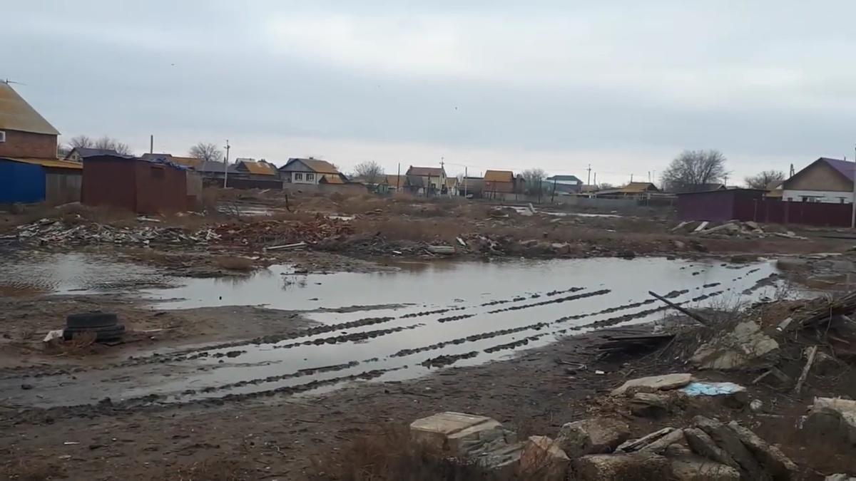 Вот так, выглядит пустырь , осенний ,зимний, вессений период. Улица 1- я Замьянская ,через него проходит. Фото из личного архива 