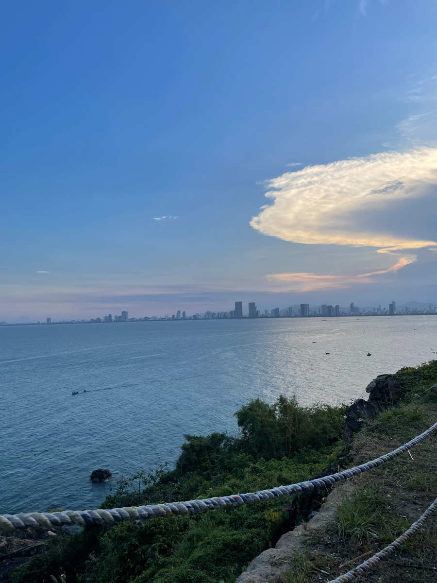 Иногда обещание выглядит именно так: лёгкость, простор, горизонт. Но за кадром — совсем другое.