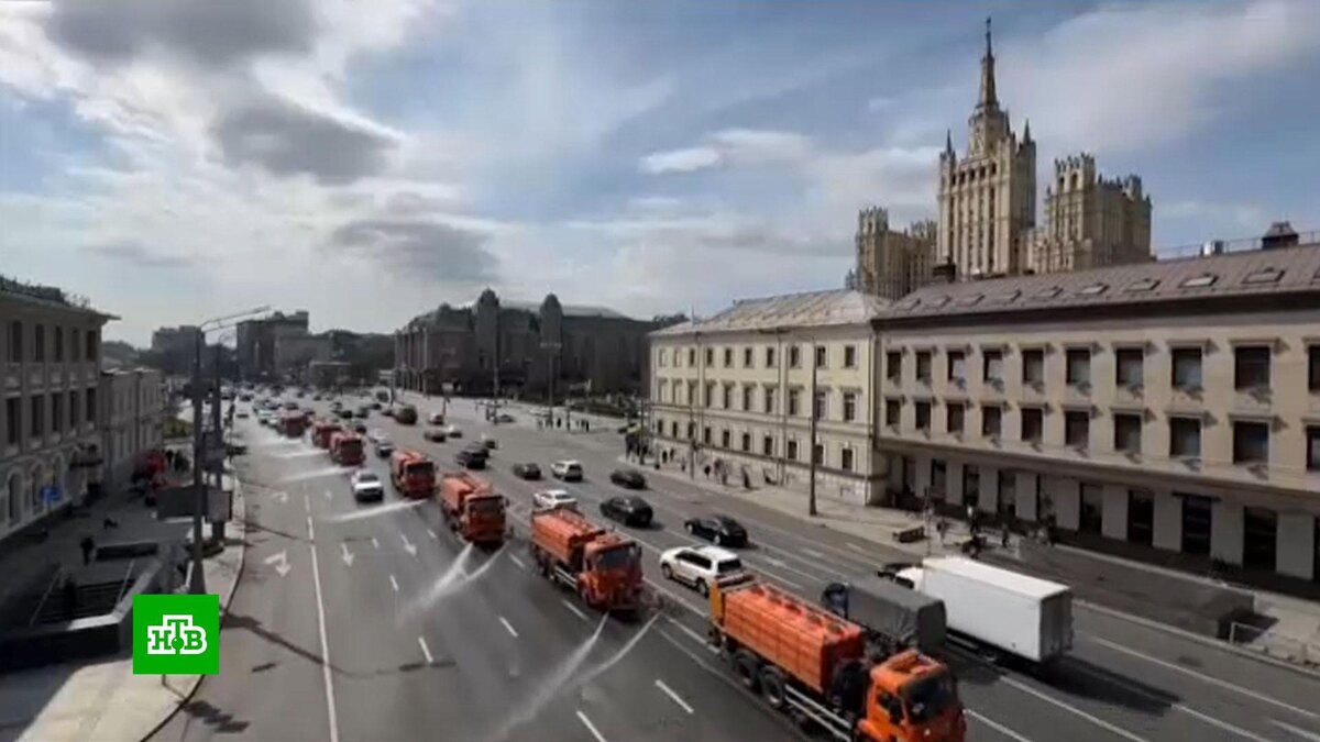    В Москве промыли с шампунем дороги и тротуары