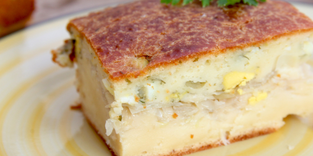 Заливной пирог с капустой и яйцом