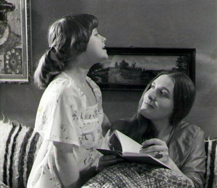 Ника вместе с мамой. 