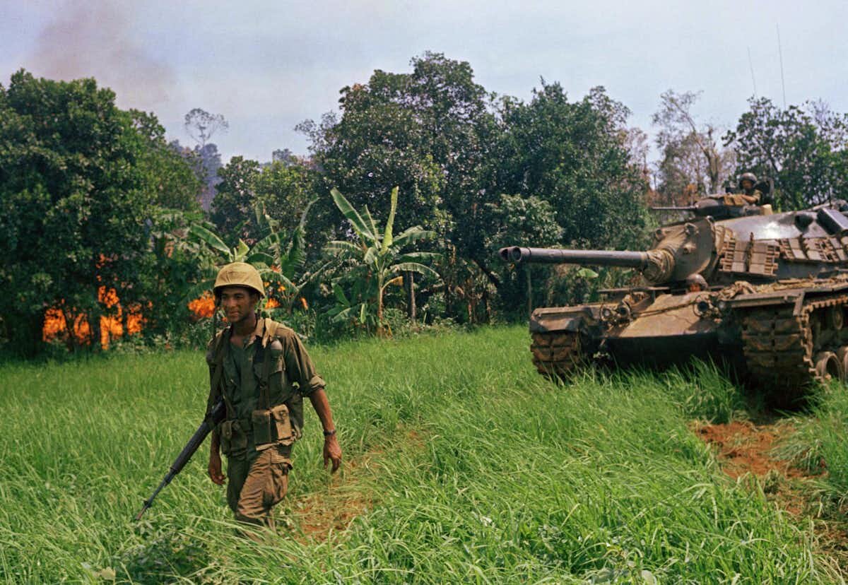 В результате применения напалма и другого зажигательного оружия были расчищены участки леса, в некоторых случаях почва опалялась настолько сильно, что ничего не могло вырасти заново.