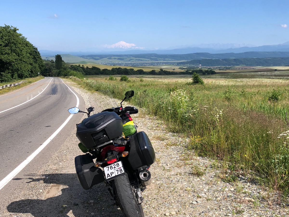 Еду в Приэльбрусе на Honda Integra 750