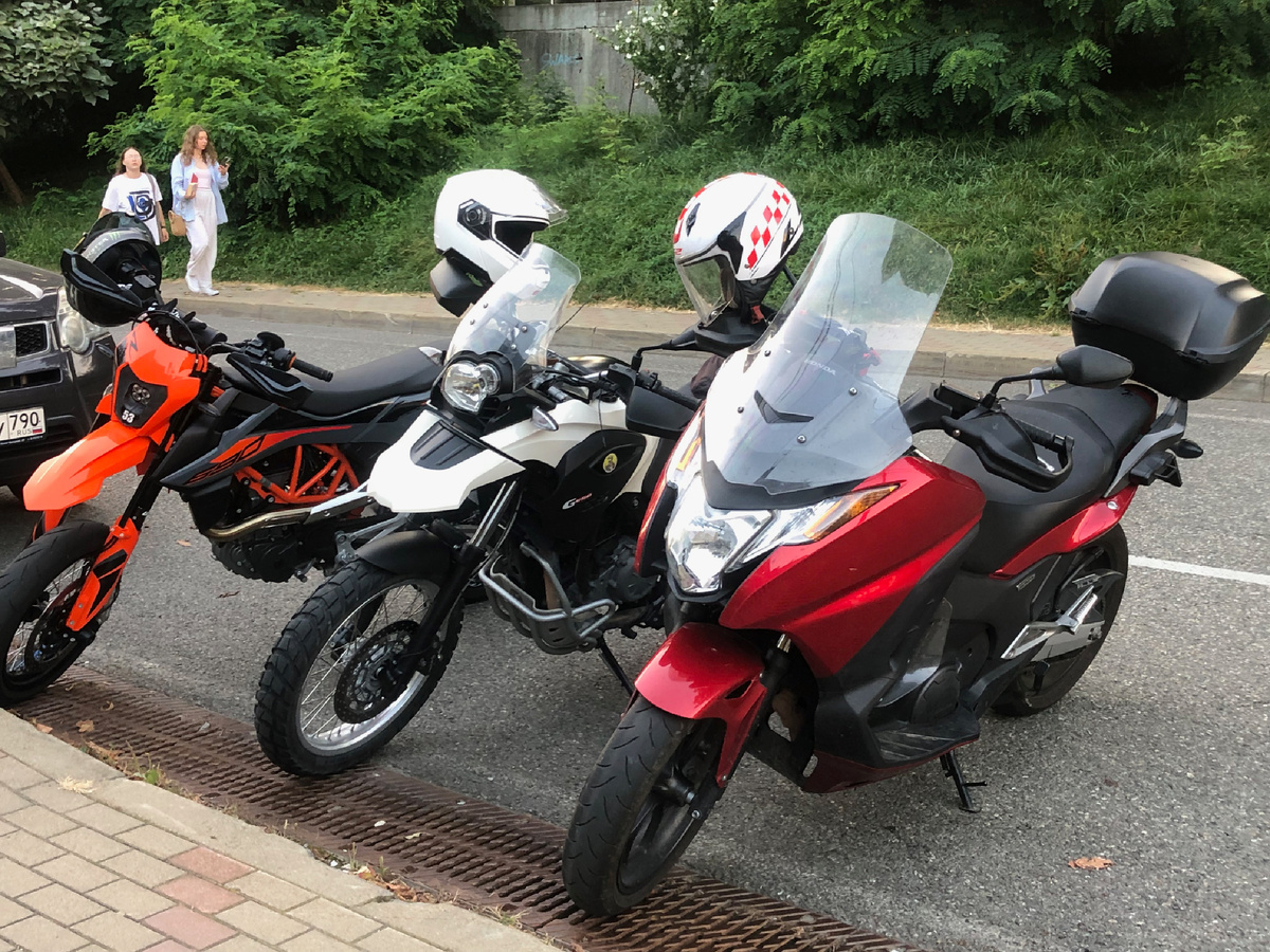 С пацанами на районе) Вид достойный