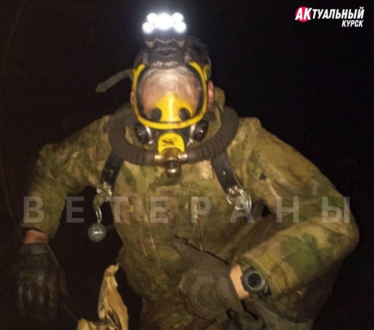 Из Яндекс картинок для иллюстрации. Самое, наверное, знаменитое фото бойца в респираторе. Во всяком случае, других так,чтобы хорошо был виден респиратор, я не нашла. 