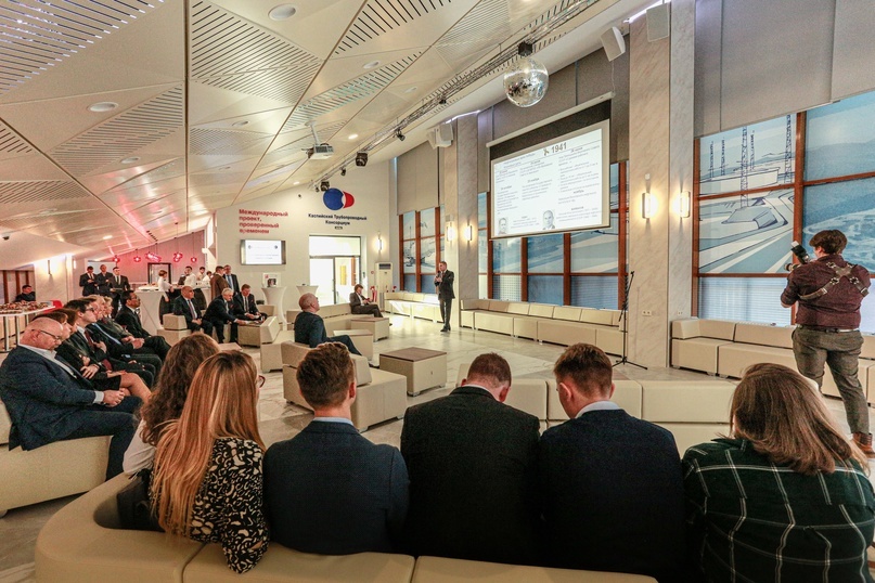 Н.Н. Голунов читает лекцию «Нефтегазовые вехи победы» акционерам КТК в Открытом лектории Губкинского университета. 10 февраля 2020 года