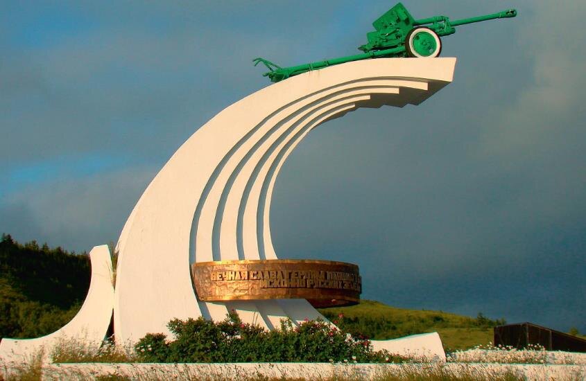 Мемориал погибшим воинам при освобождении Южного Сахалина и Курил