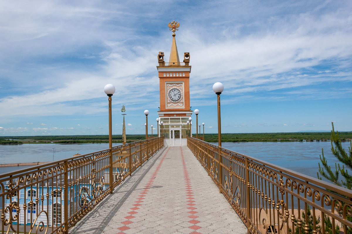 Башня с часами в Ривьера парке