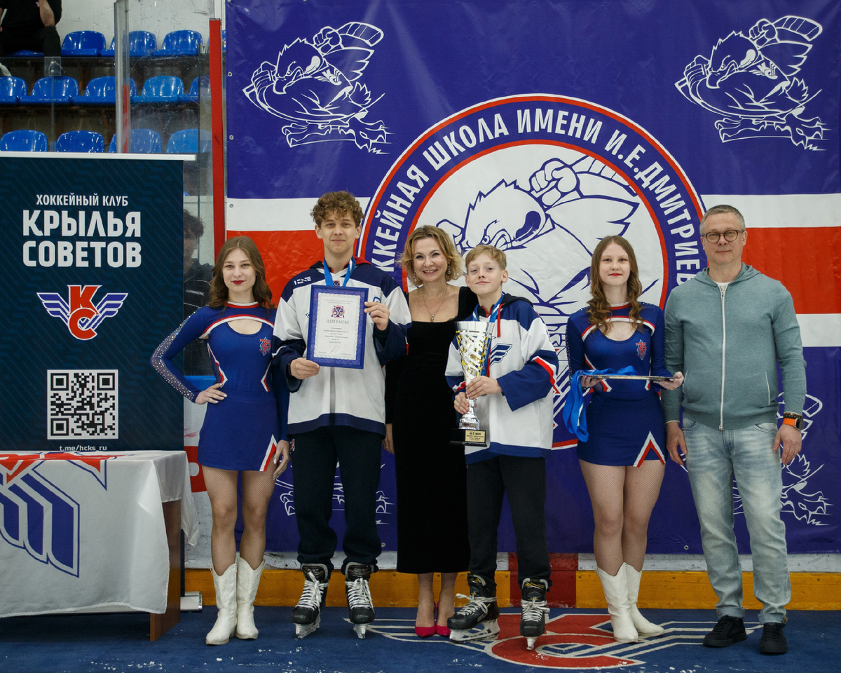 Награждение команды КС-2012 в рамках закрытия сезона 24/25 СДЮШОР «Крылья Советов». Фото: Михаил Тоцкий