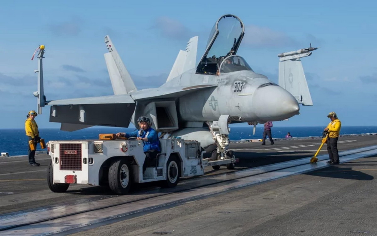 Кадры ВМС США