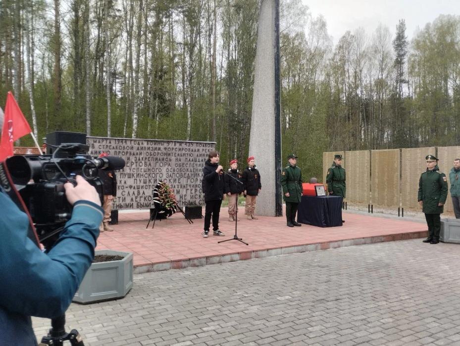 Найденные в Пушкиногорском районе останки саратовского красноармейца передали родственникам
Фото: газета «Пушкинский край»