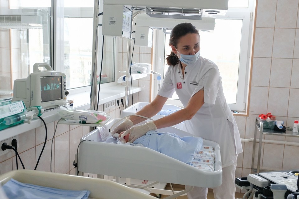 Весь первый год жизни малыша каждые две недели возят на реабилитацию, чтобы минимизировать риск развития ДЦП