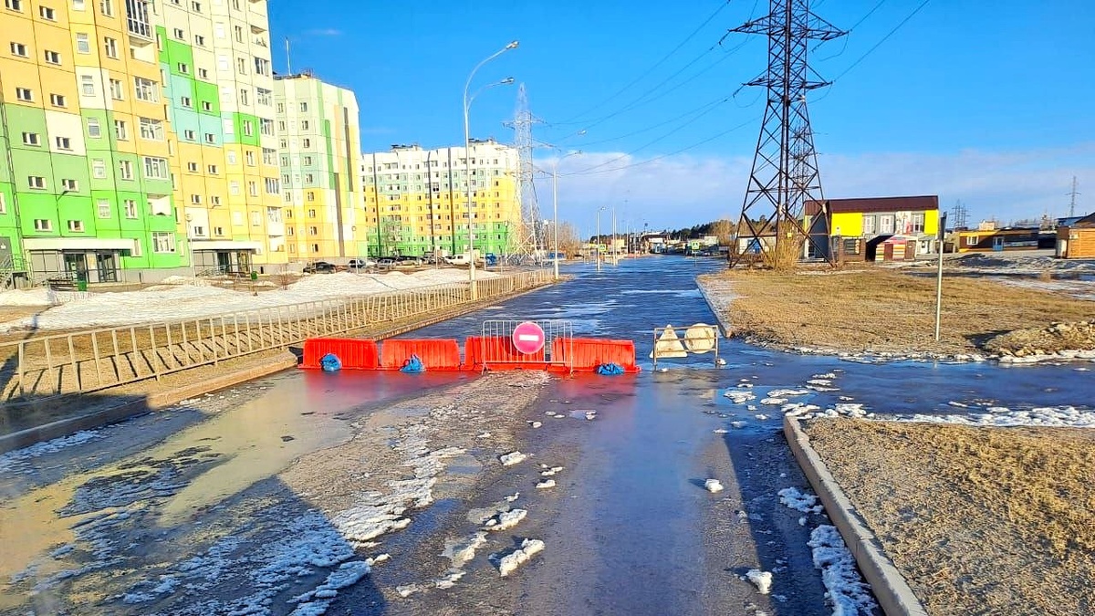    Несколько дорог Нижневартовска затопили болота