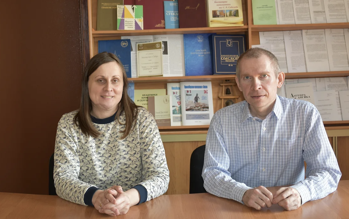 Юлия Захарова и Павел Борисовский обсуждают параллельную версию алгоритма для ускорения вычислений. Источник: Юлия Захарова