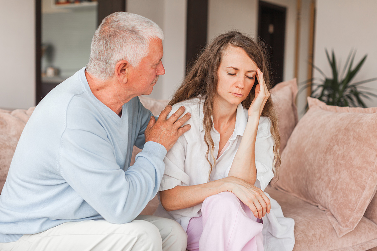 При разводе не помешает психологическая и финансовая поддержка родственников. Источник: Shutterstock📷
