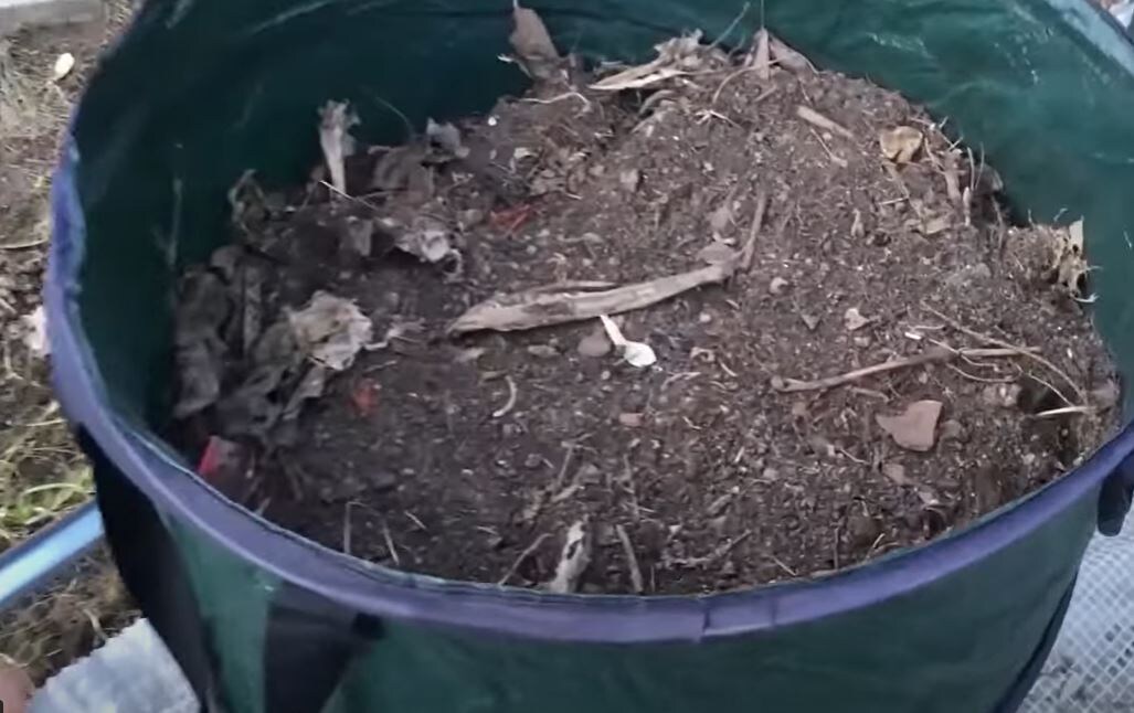 Так емкость выглядит до того, как ее закопали 