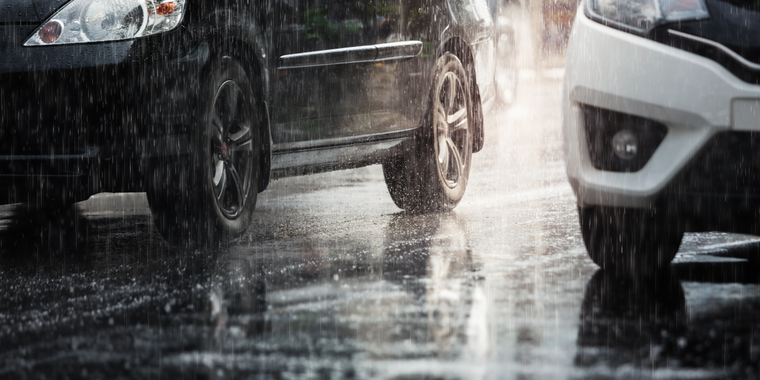 Как шины помогают сохранить сцепление на мокрой дороге