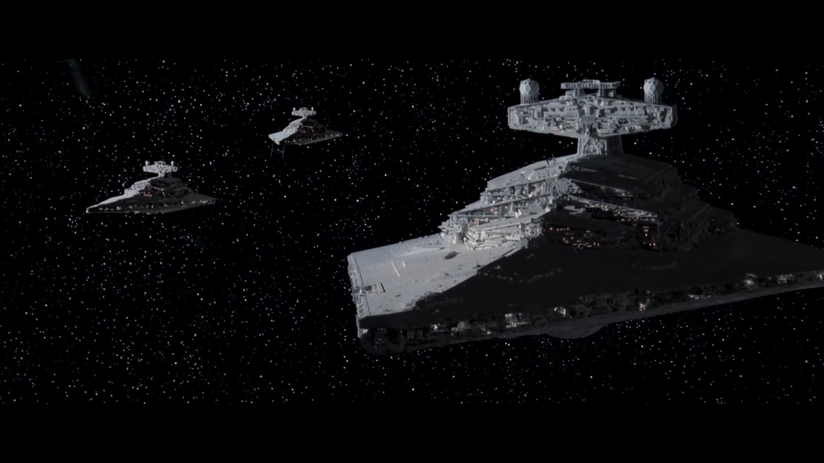 Аналоговые съемки космических кораблей все еще смотрят просто блестяще.