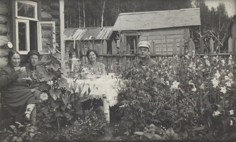 Чай на даче. Неизвестный автор, 1930-е, МАММ/МДФ.

