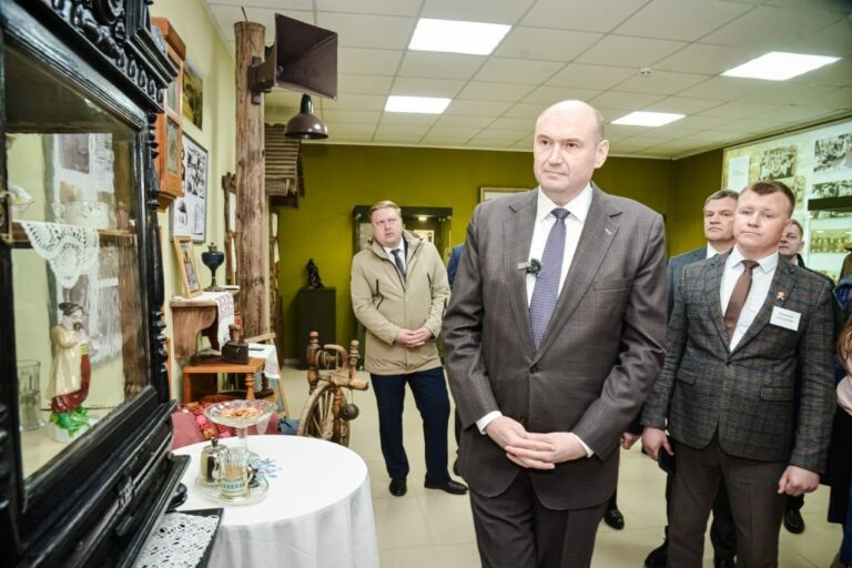    Врио губернатора Оренбуржья Евгений Солнцев работает сегодня в Шарлыкском районе Андрей Севостьянов