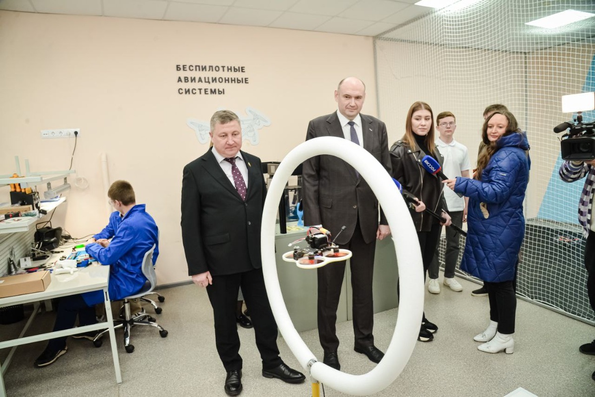  📷    Врио губернатора Оренбуржья Евгений Солнцев работает сегодня в Шарлыкском районе Андрей Севостьянов