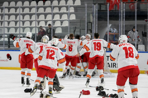 Хоккеисты сборной Кыргызстана. Фото с сайта IIHF