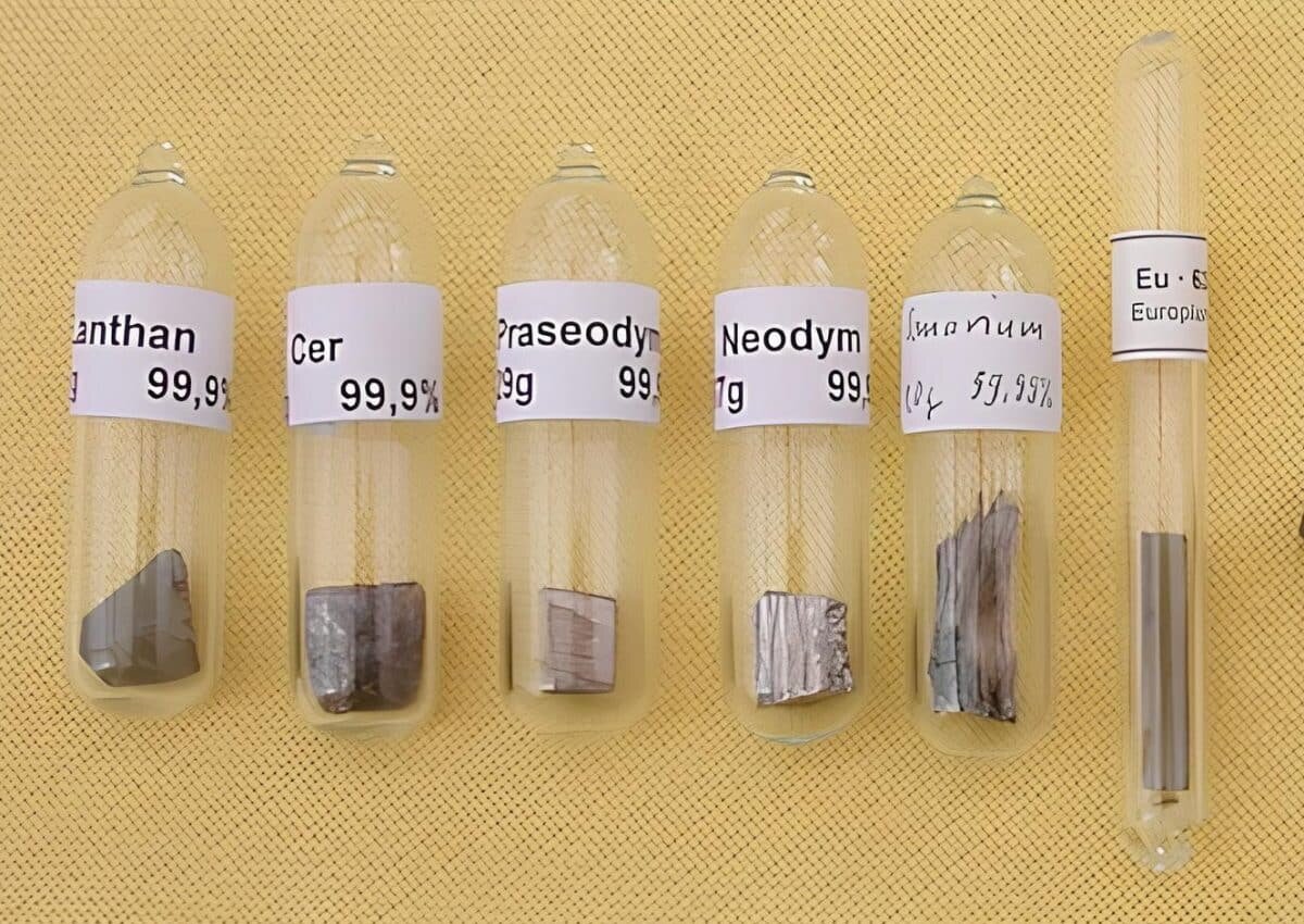    Образцы лантаноидов в виде простых веществ / © Tomihahndorf, ru.wikipedia.org