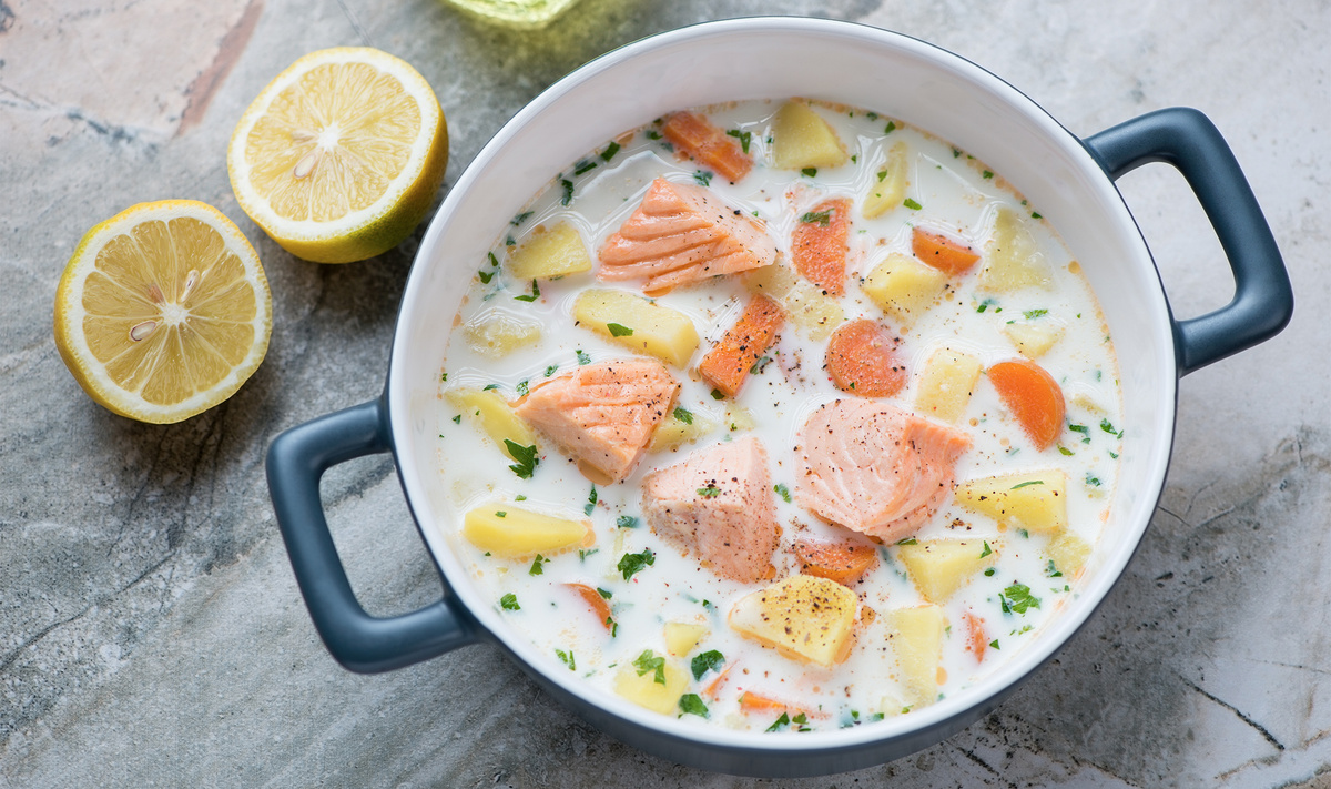Традиционный карельский и финский рыбный суп с добавлением жирных сливок, или молочная уха.Фото: Nickola_Che / Shutterstock.com
