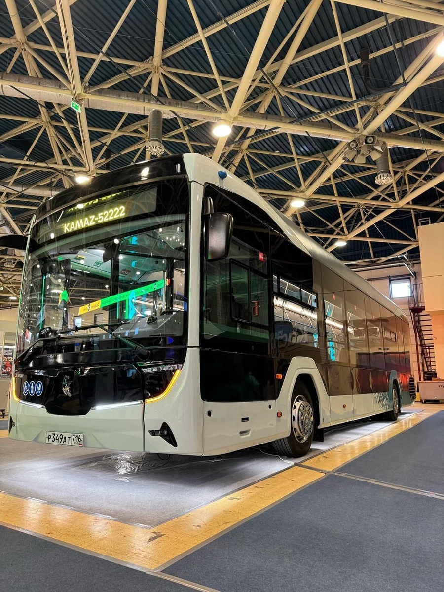 Новый электробус КаМАЗ-52222 представлен на выставке Электротранс в Москве.
