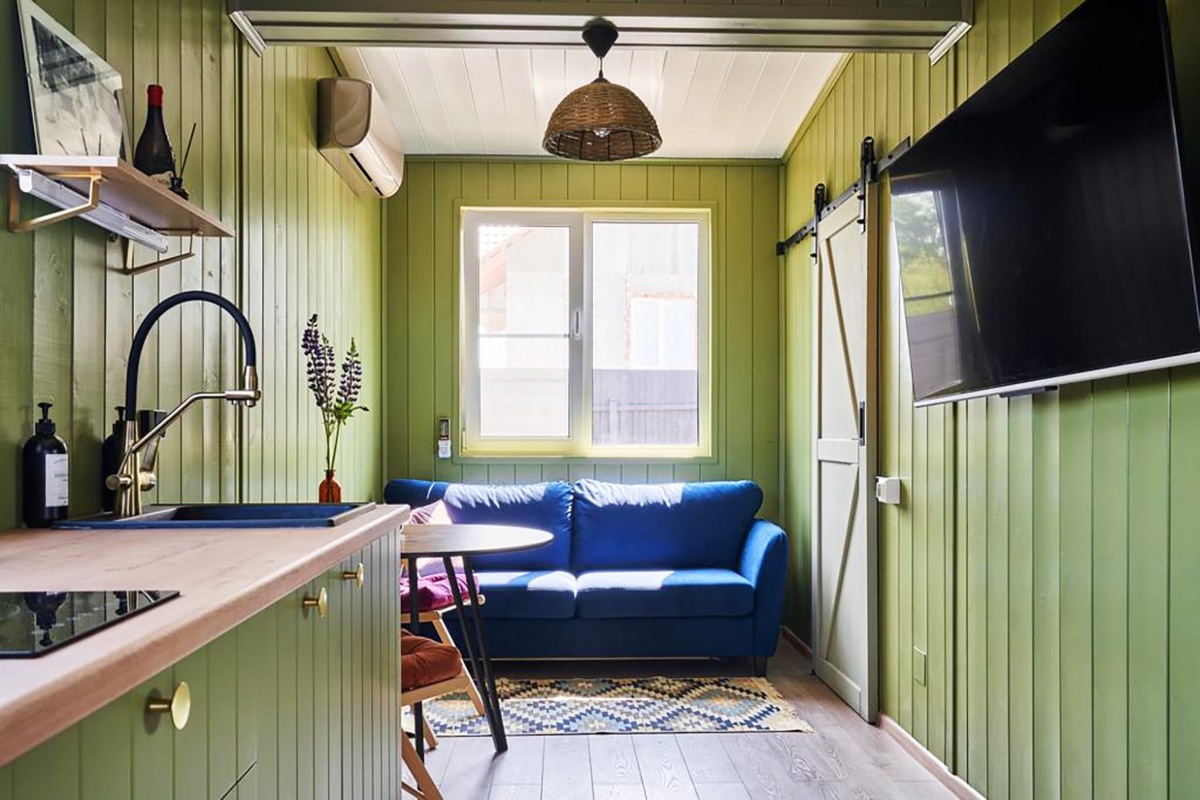 На фото: интерьер дома 33 кв.м в д. Спасское. Рум-тур, героиня, дизайнер и фотограф: Александра Мохначева