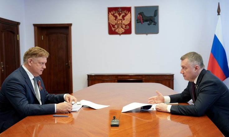    Полномочный представитель президента в СФО Анатолий Серышев и губернатор Иркутской области Игорь Кобзев. Фото: пресс-служба правительства Иркутской области