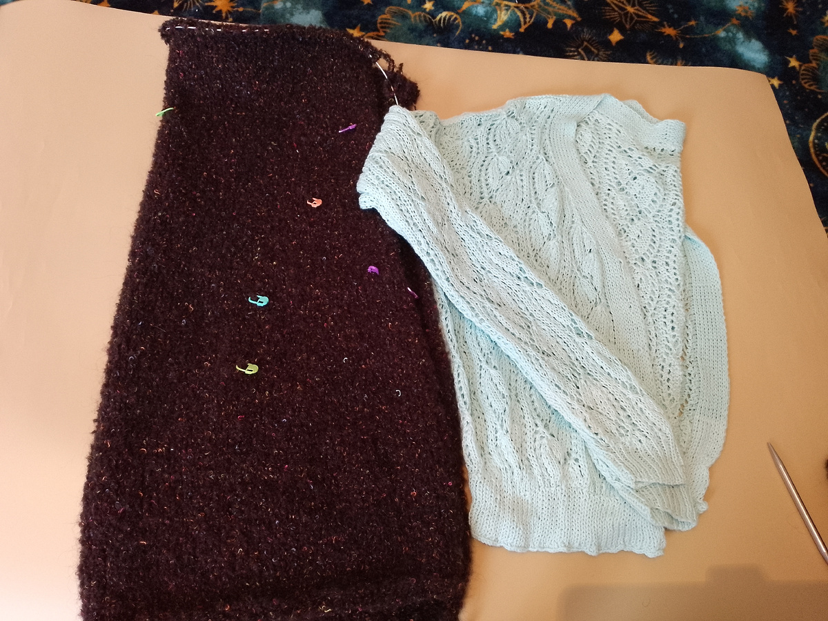 Кардиган готов, пальто в работе.