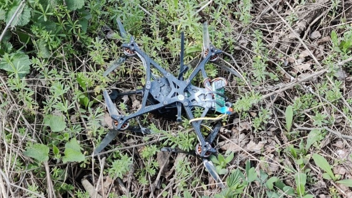    Украинские дроны атаковали ремонтную бригаду в Глушковском районе Курской области