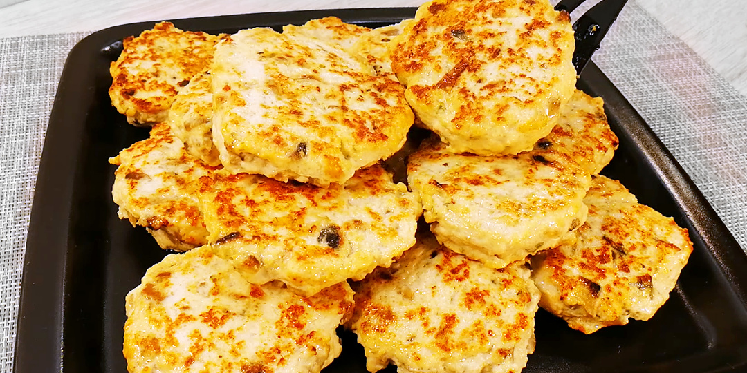 Гора невероятно сочных котлет – просто пальчики оближешь!