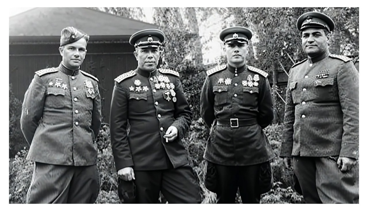 Офицеры 416-й Таганрогской стрелковой дивизии в Берлине. Рашид Меджидов, Сызронов, Гейбат Гейбатов. 9 мая 1945 года