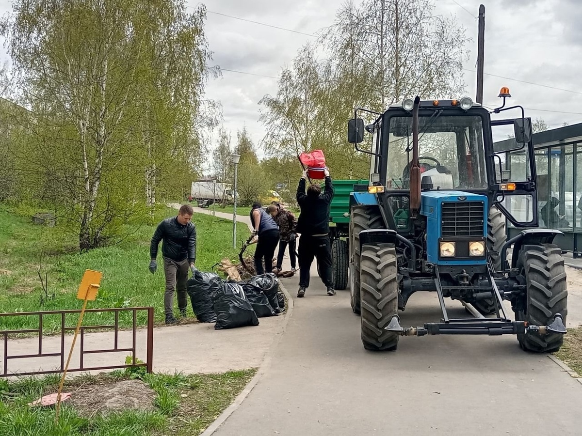 Уборка территории в мкр. Правдинск.