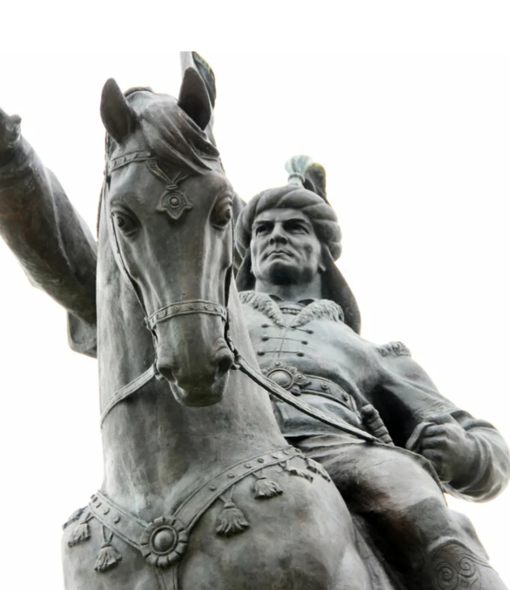 Памятник булгарскому эмиру Ибрагиму в Елабуге