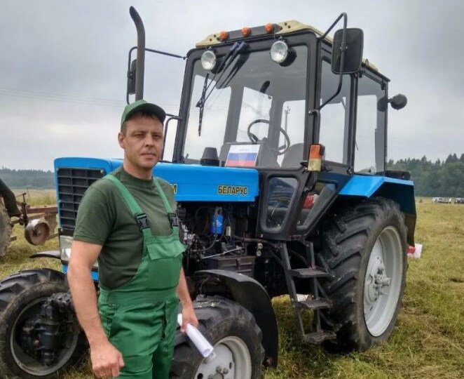 Зарплаты трактористов и водителей спецтехники уже выше 150 тыс. руб, но средний возраст шофера - 56 лет, где же наша молодежь?