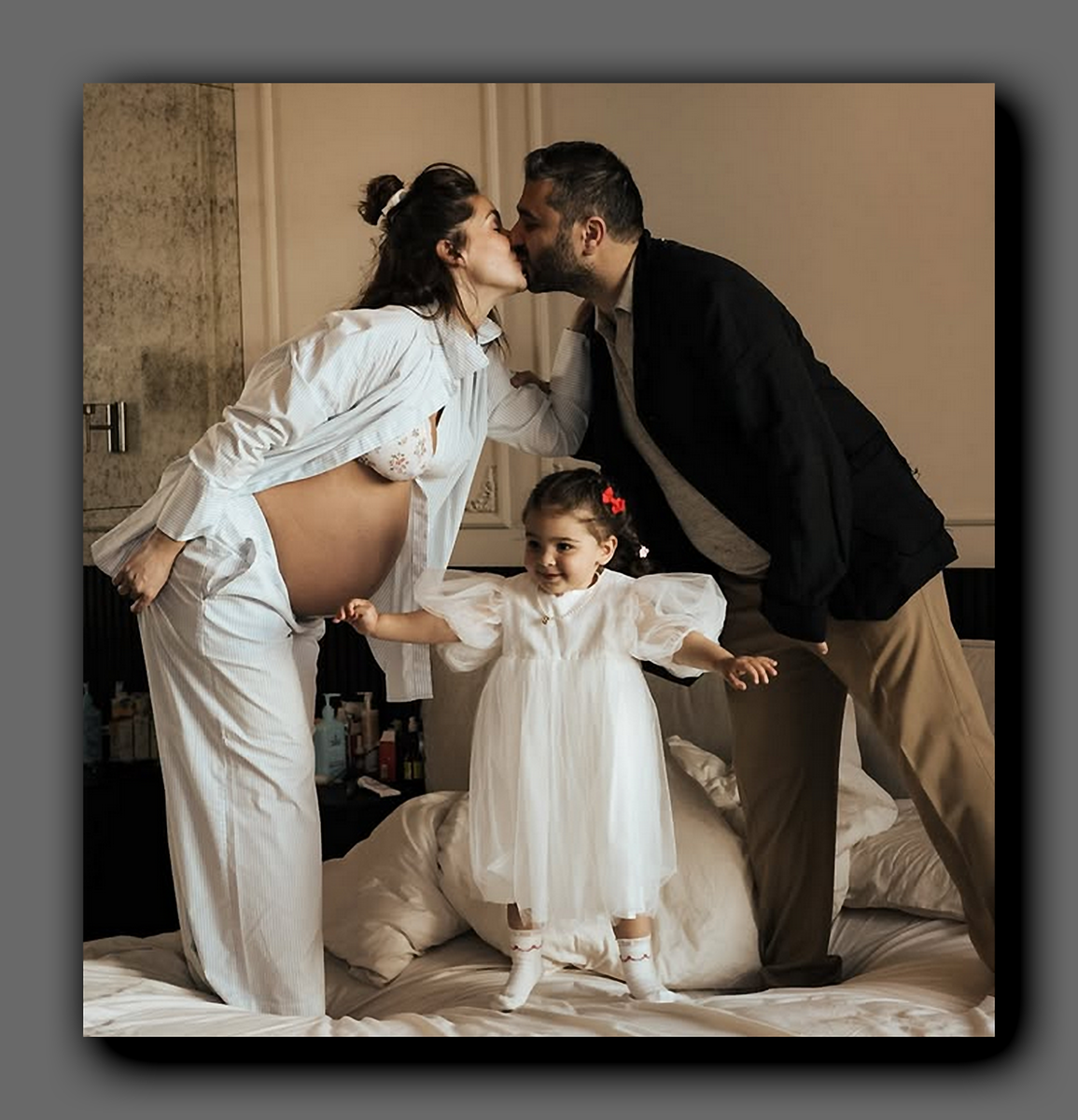 Лиза Моряк, Сарик Андреасян и их малышка Элизабет. Скриншот @moryakliza в запрещенограме