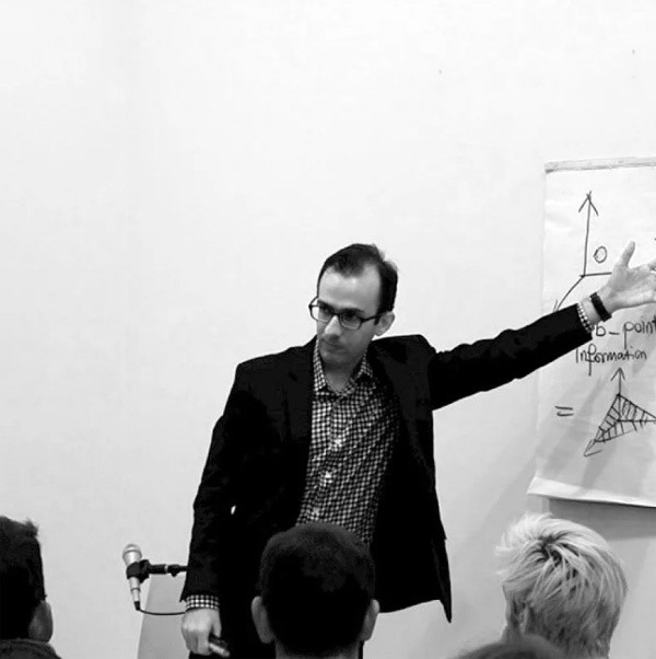 Иранский философ и писатель Реза Негарестани