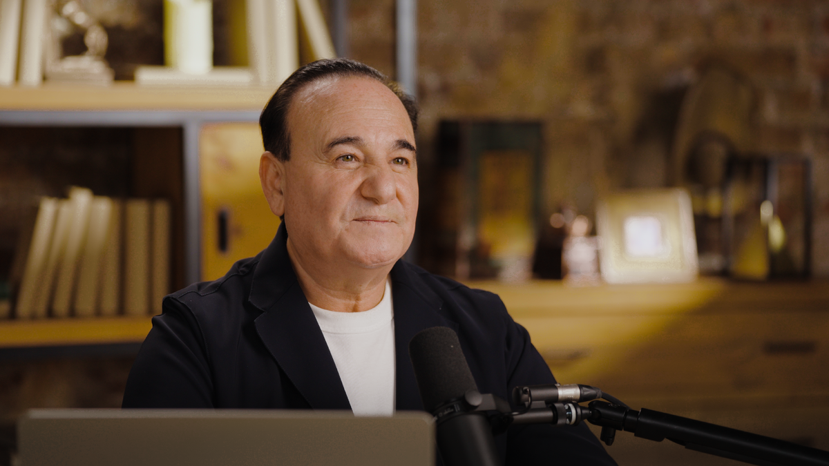 Рушель Блаво - врач психотерапевт.