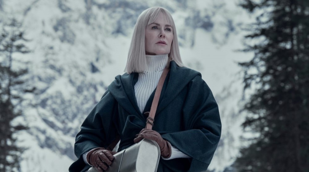     Кадр из 2 сезона сериала «Девять совсем незнакомых людей» (2025)