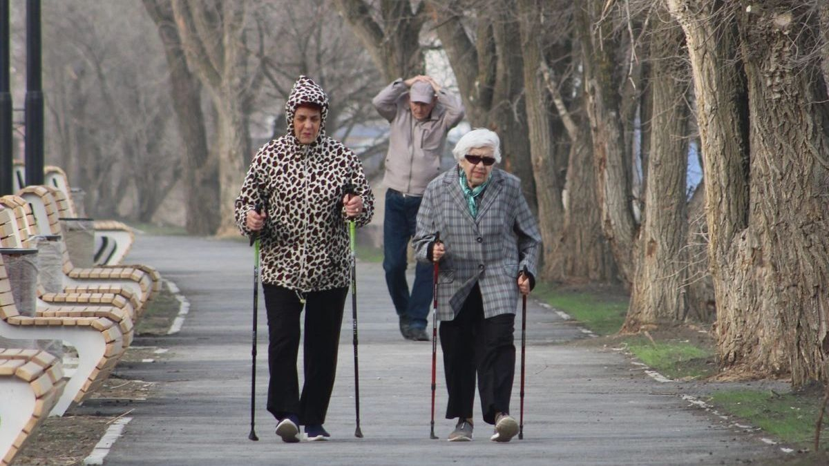 Средняя продолжительность жизни женщин больше, чем мужчин, на девять лет. Фото: kaspyinfo.ru