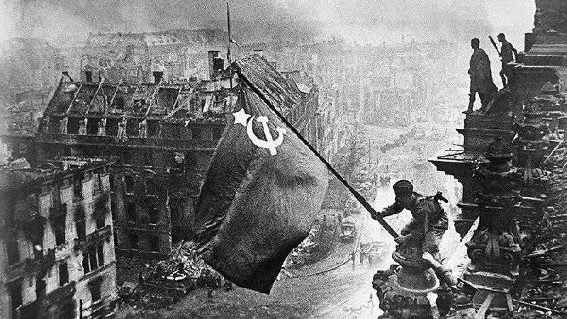 80 лет назад советские воины водрузили Знамя Победы над Рейхстагом в Берлине