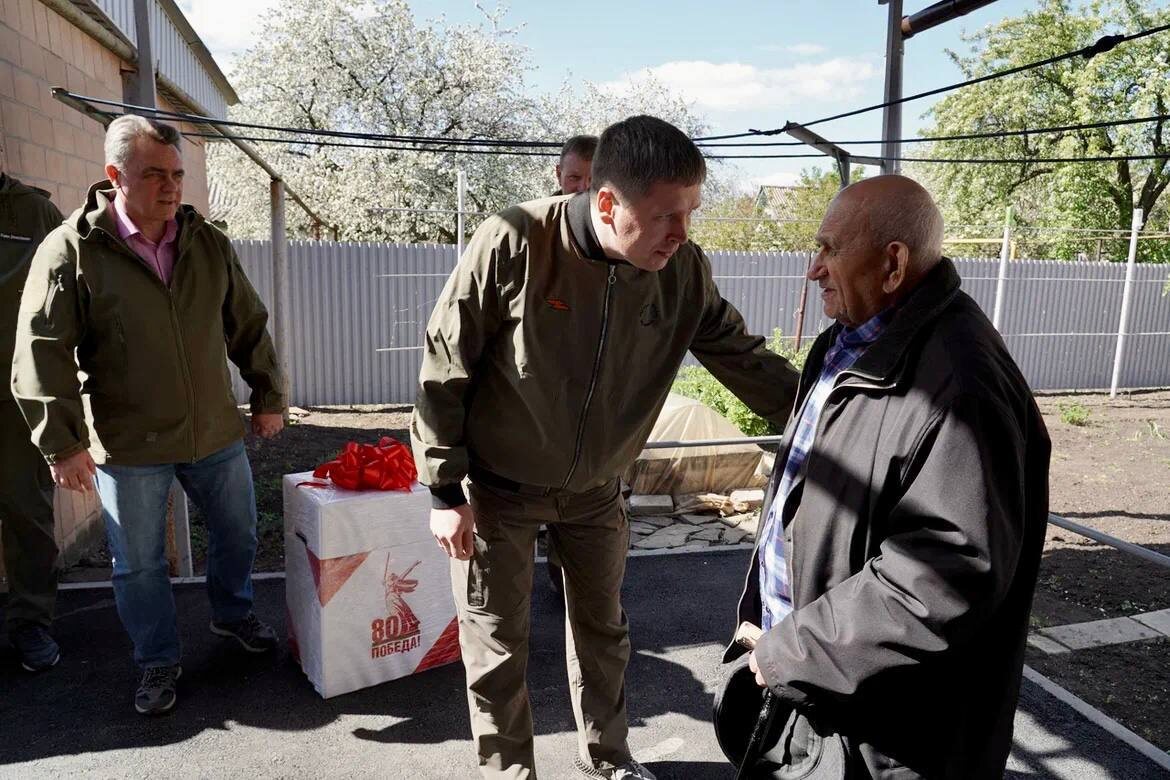    Андрей Гнеушев проверил работу по подготовке к празднованию 80-летия Победы на подшефных территориях в ДНР