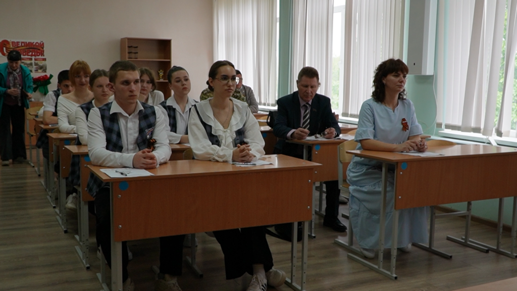    В числе участников акции были депутат районного Совета, главный редактор газеты «Антиспрут» Виталий Лебедев и руководитель благотворительной организации «Помогаем вместе» Анастасия Ирхина. Лариса Криволуцкая