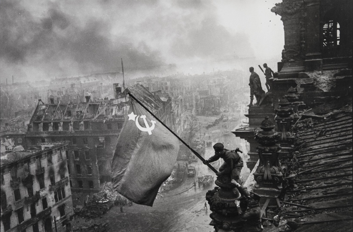 Е. Халдей, «Знамя Победы над Рейхстагом»