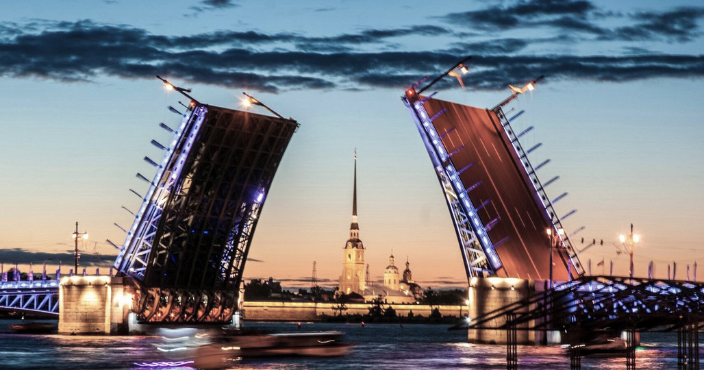 Ночной Петербург: призраки, крыши и разводные мосты
